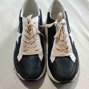 Stylish Black and White Women's Sneakers